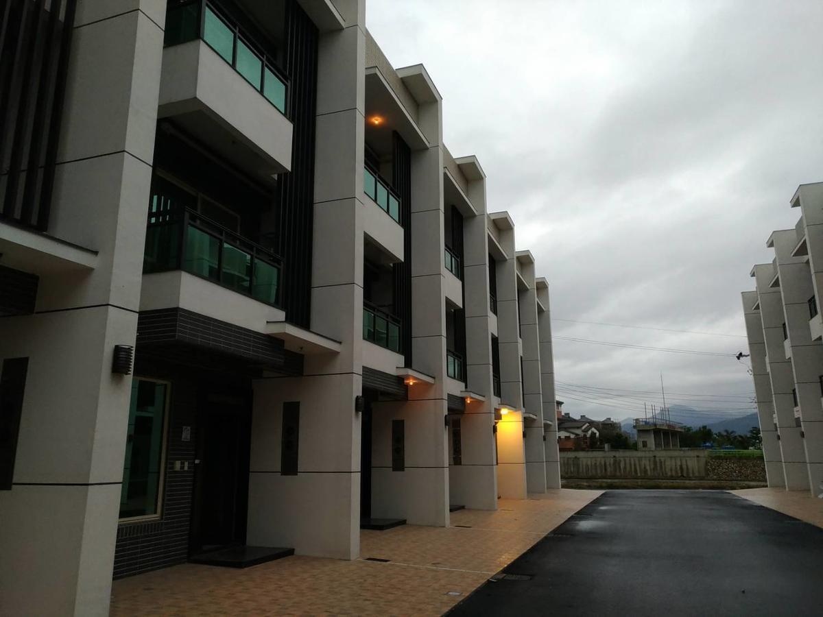 Smile Castle Apartamento Luodong Exterior foto